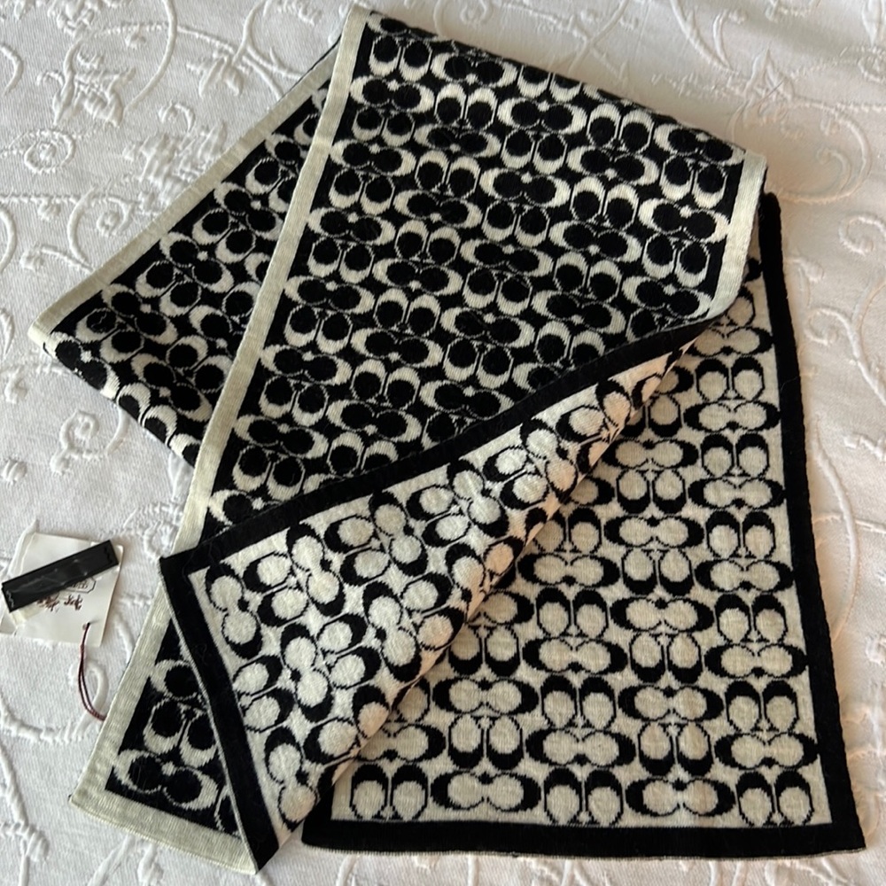 Coach NWT Signature Wool Scarf Black & White Reversible